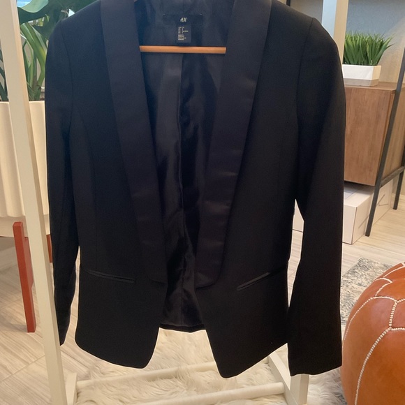 H&M Size 4 Tuxedo Blazer - Picture 3 of 4